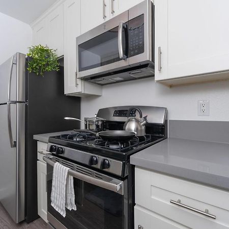 Universal Studios 8 Min Drive Two Bedroom Apartment With Free Parking Los Angeles Exterior photo